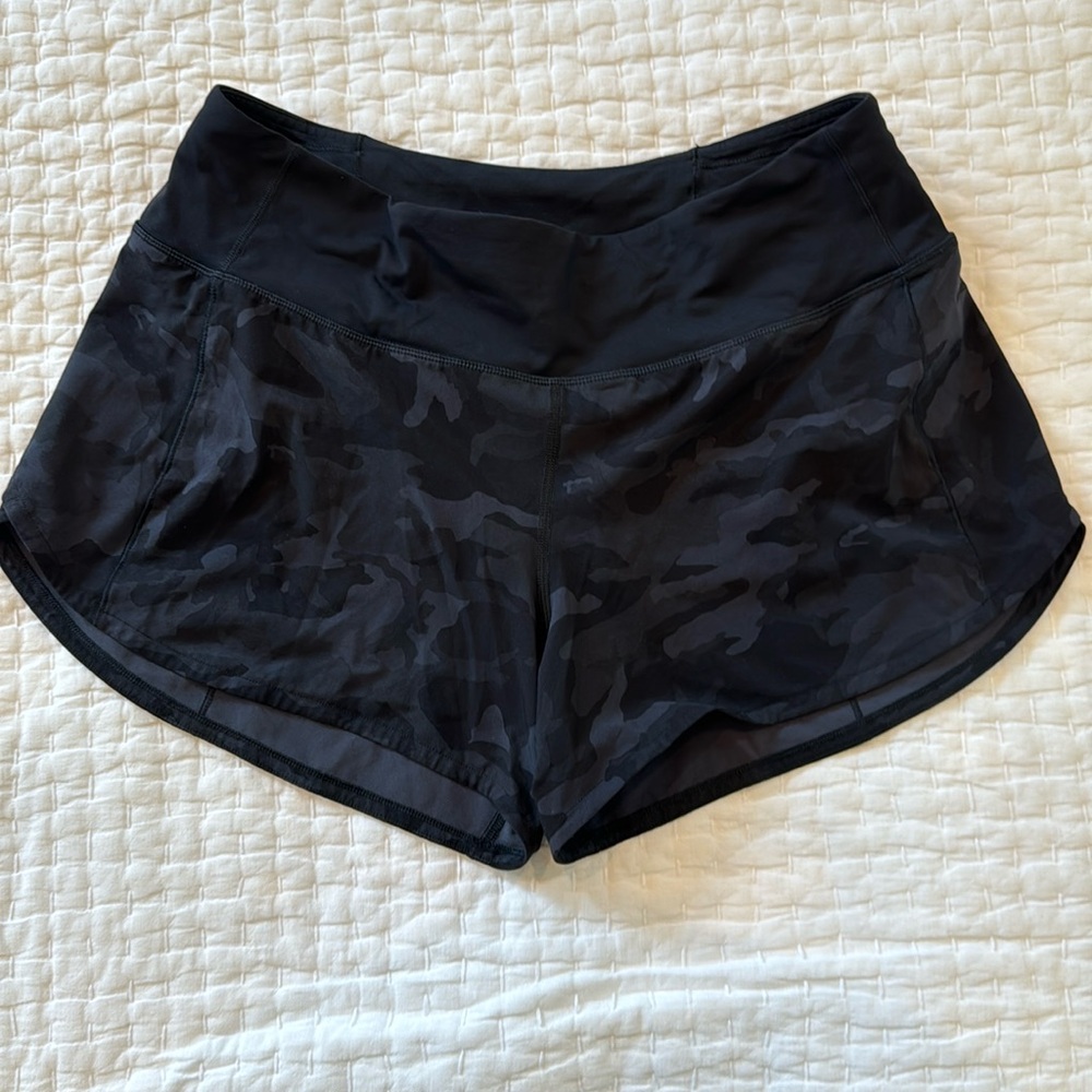 Lululemon Speed Up Camo black shorts size 8. 4" inseam